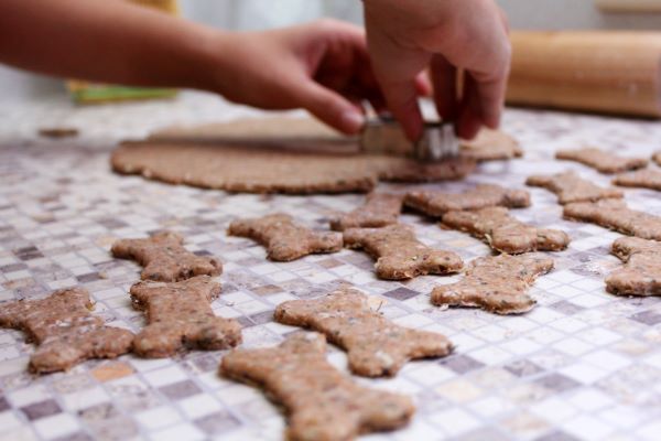 DIY Biscuit pour chien : Préparation de la pate