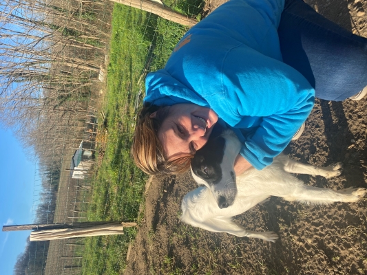 Aurore de Zoomalia avec un chien à adopter au refuge I Love My Dog