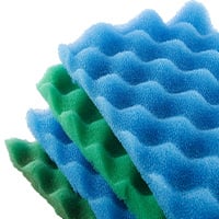 Varias esponjas filtrantes para acuario